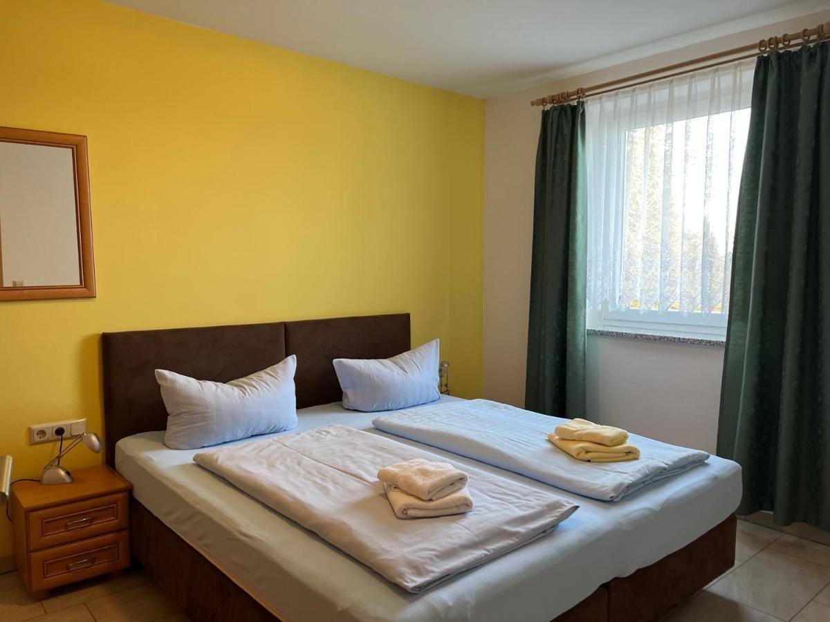 Gaststaette & Pension Waldschloesschen 오버호프 외부 사진