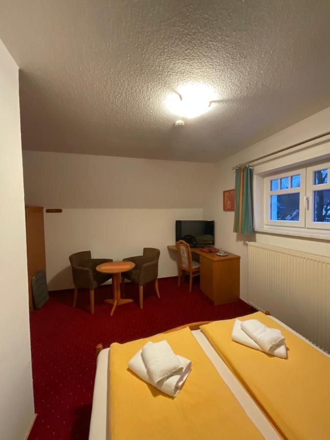 Gaststaette & Pension Waldschloesschen 오버호프 외부 사진